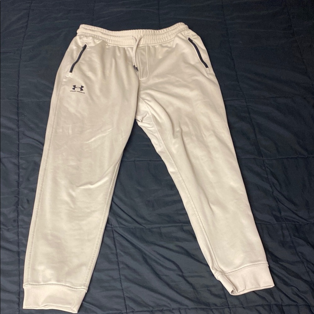 Under Armour Cream Sweatpants for Casual Comfort